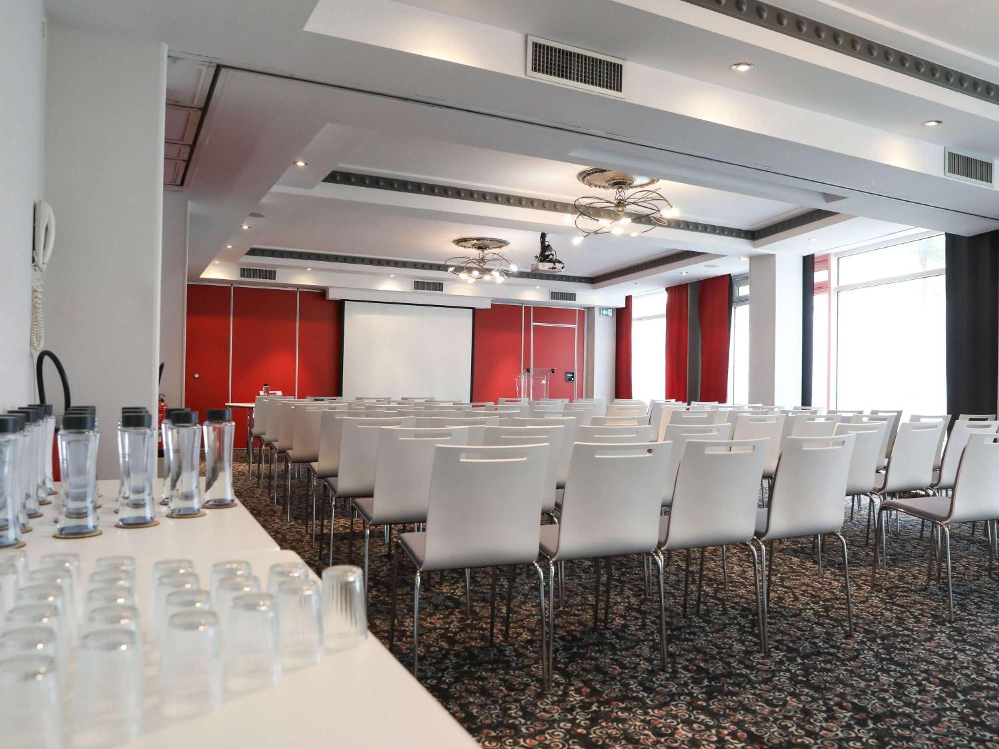 וילאורבן Hotel Mercure Lyon Centre Charpennes מראה חיצוני תמונה